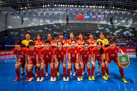 《从手指缝隙寻找旋转：解析现代棒球的粘性物质争议》