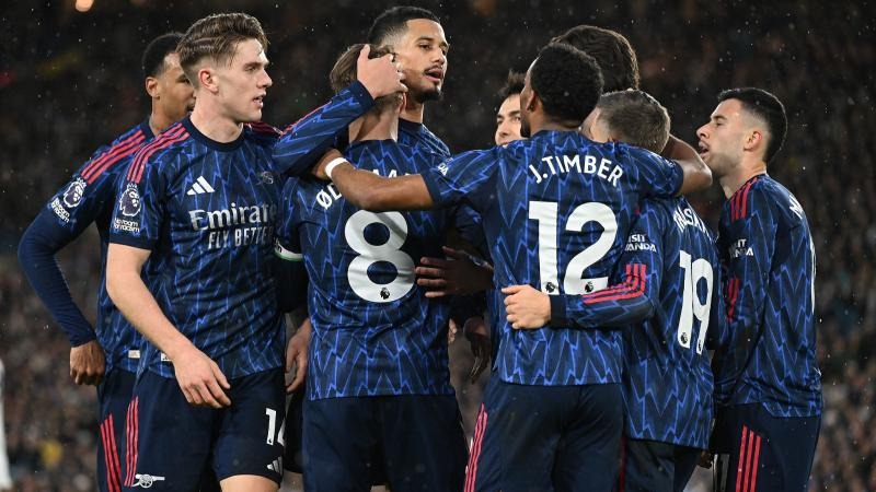 詹姆斯绝杀！0.1秒极限压哨！3节3分那咋了？